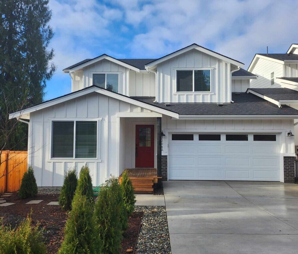 Foto principal - Better Than New Lake Stevens home- 4bds 2.5ba