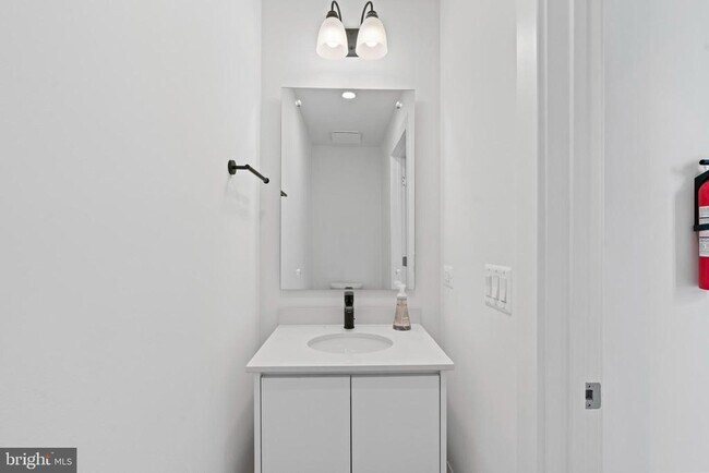 Foto del edificio - 2609 Platt Ct NW