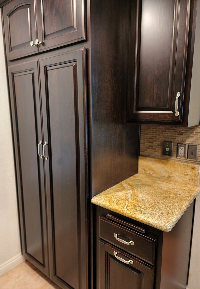 Building Photo - 3855 Thorncroft Ln