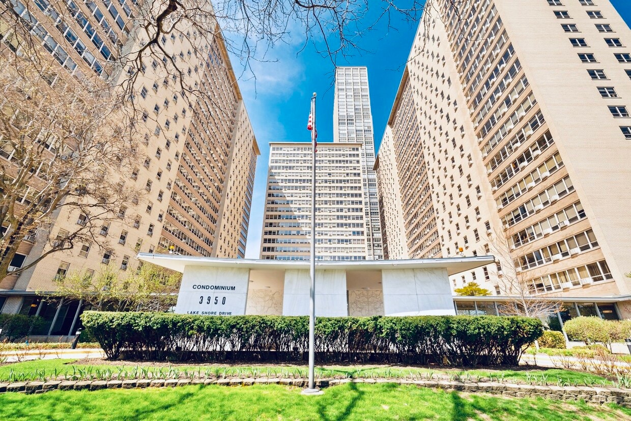 Primary Photo - 3950 N Lake Shore Dr