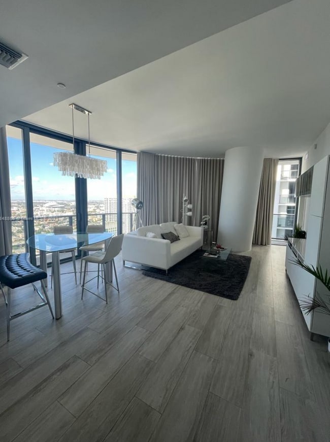 Foto del edificio - Remarks:	Enjoy stunning Skyline and Bay vi...