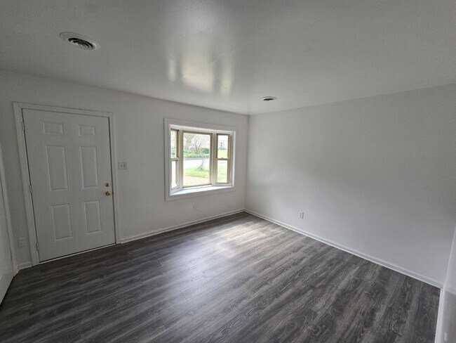 Foto del edificio - 3 bedroom home in Chesterfield County
