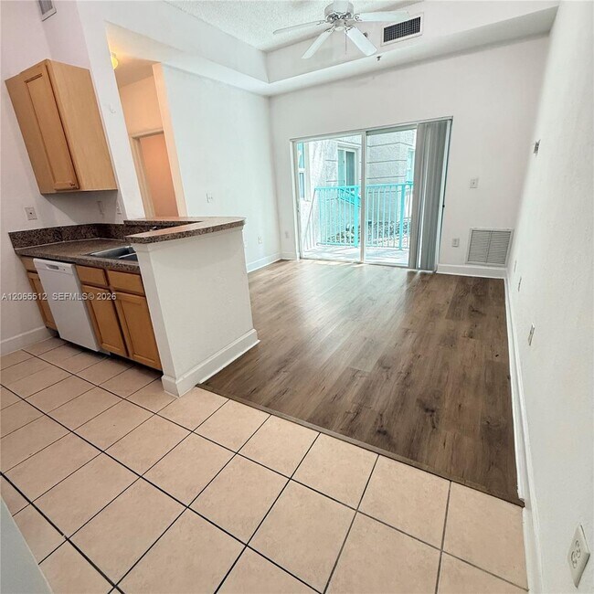 Foto del edificio - 6001 SW 70th St