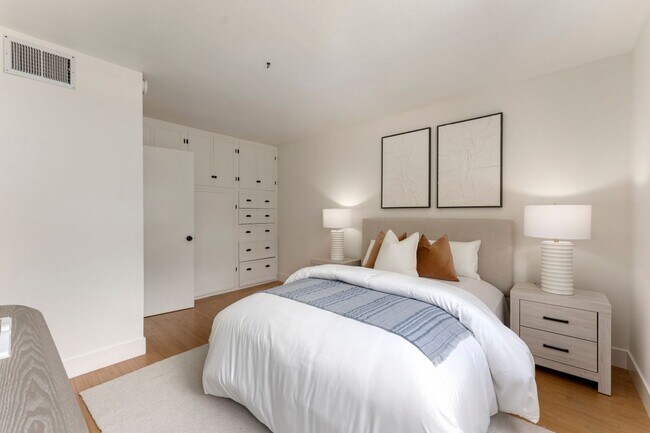 Foto del edificio - 1425 Lakeside Dr