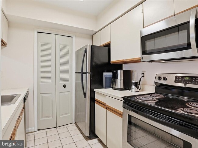 Building Photo - 1029 N Stuart St