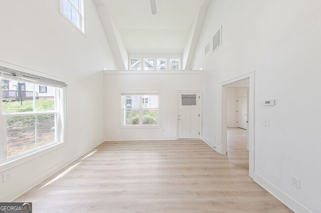 Foto del edificio - 2400 Lowe St NW