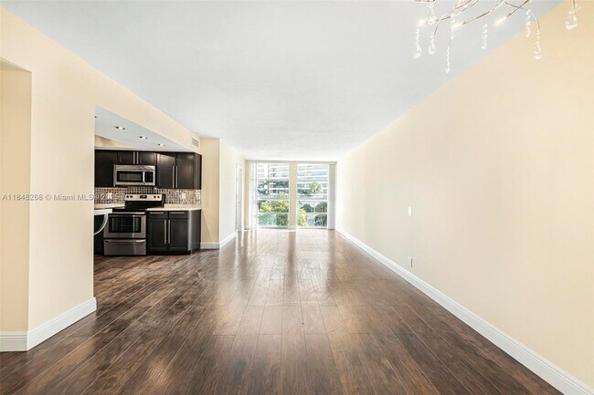 Foto del edificio - 501 Three Islands Boulevard