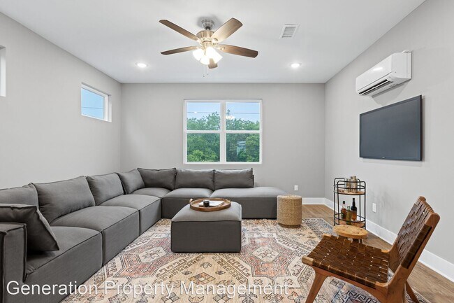 Building Photo - 2 br, 2.5 bath House - 1882 S. Lyerly Street
