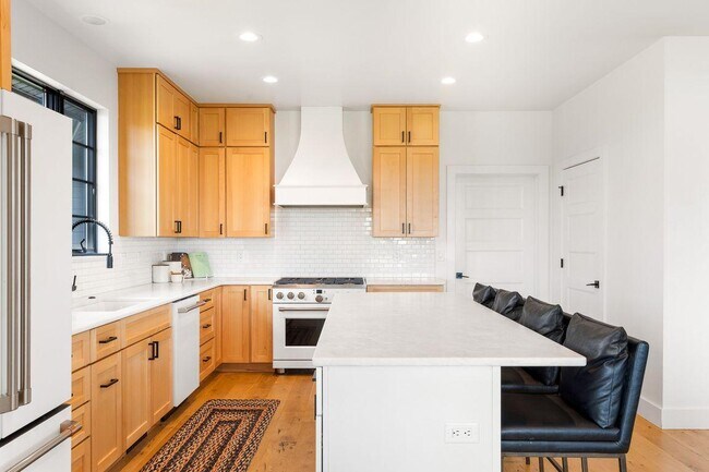 Foto del edificio - 557 St Andrews Dr