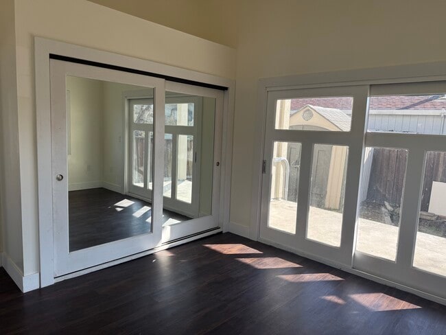 Building Photo - 313 Coronado St