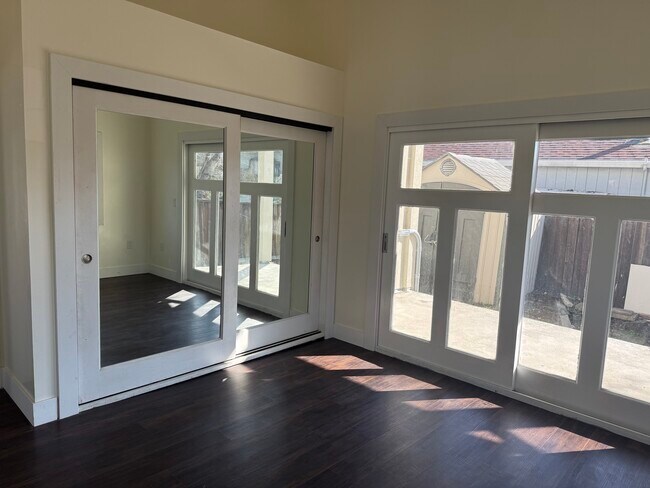 Foto del edificio - 313 Coronado St