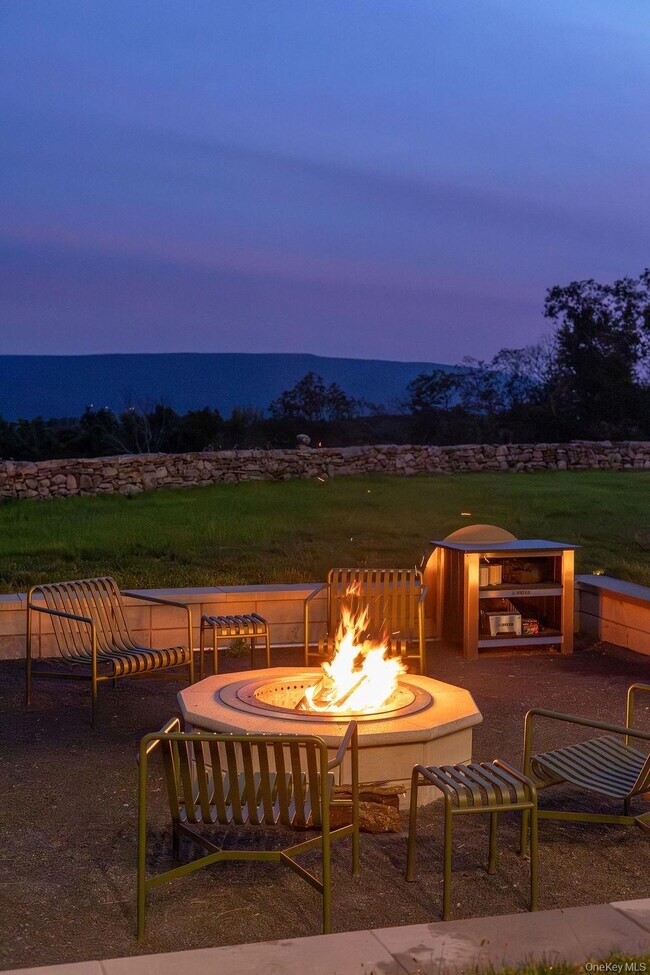 Foto del edificio - 72 Van Tine Rd