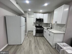 Building Photo - 6413 Buist Ave