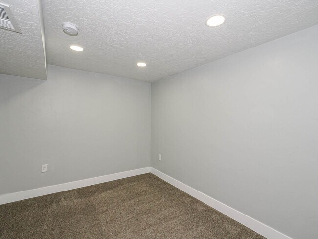 Foto del edificio - 5 Bedroom, 2.5 Bathrooms Home