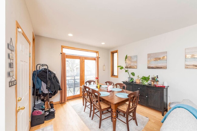 Building Photo - 1401 N Artesian Ave