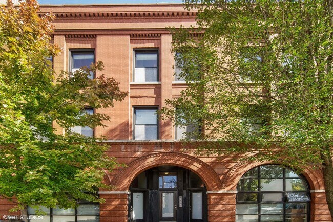 Building Photo - 1709 N Paulina St