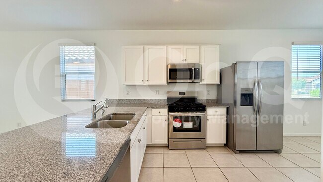 Foto del edificio - 9357 W Glenrosa Ave