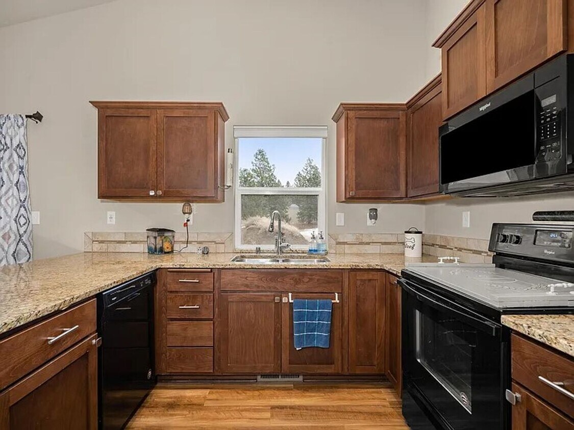 Foto principal - New Listing Ponderosa Ridge/Dishman Mica 4...