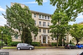 Building Photo - 3405 Greenway