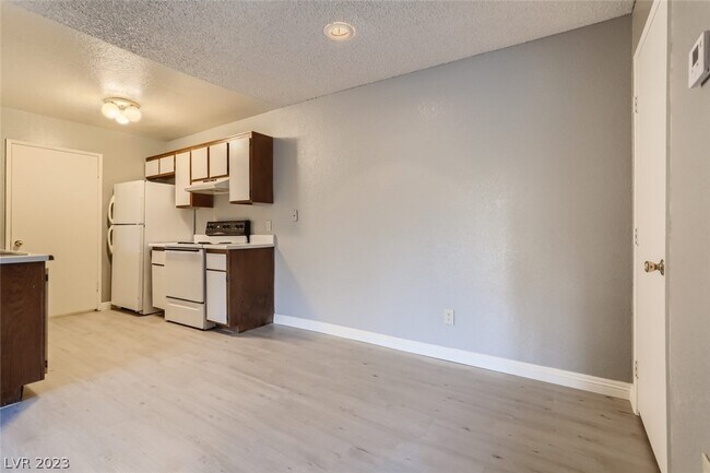 Foto del edificio - 220 Mission Newport Ln