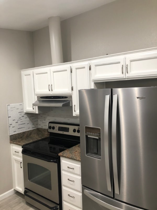 Building Photo - 2328 E 6th St