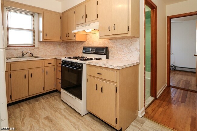 Foto del edificio - 72 Hayward Pl