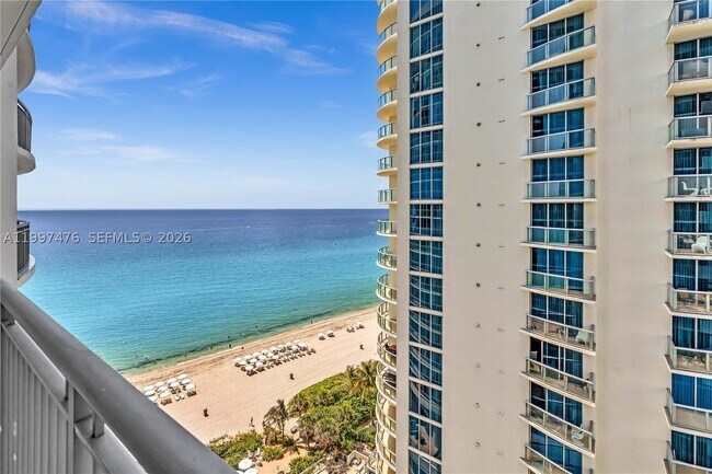 Building Photo - 17375 Collins Ave