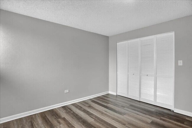 Foto del edificio - Beautifully Updated 1 Bed/1 Bath Apartment...