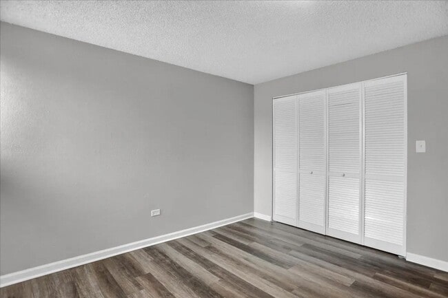 Building Photo - Beautifully Updated 1 Bed/1 Bath Apartment...