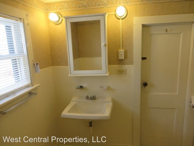 Building Photo - 3 br, 1.5 bath House - 1223 Wall Street