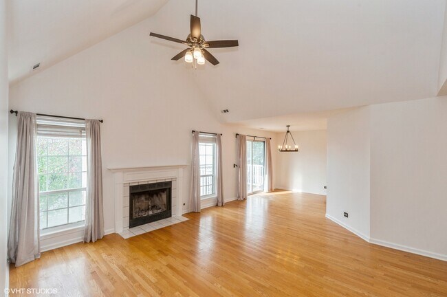 Foto del edificio - 104 Woodbury Ln