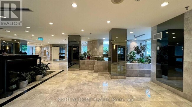 Photo du bâtiment - 3233 Eglinton Ave E