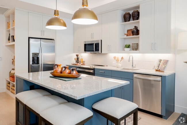 1BR, 1BA - 756SF - Kitchen - The Beverly