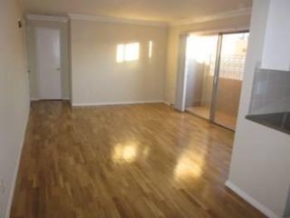 Primary Photo - 423 S Holt Ave