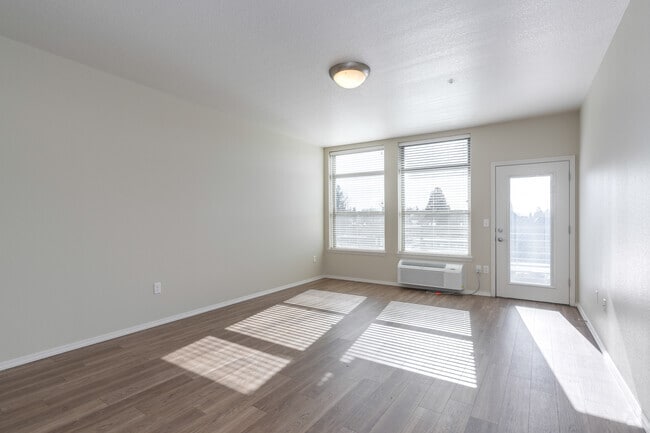 2BR, 2BA - 1,046SF - Living Room - 4th Main