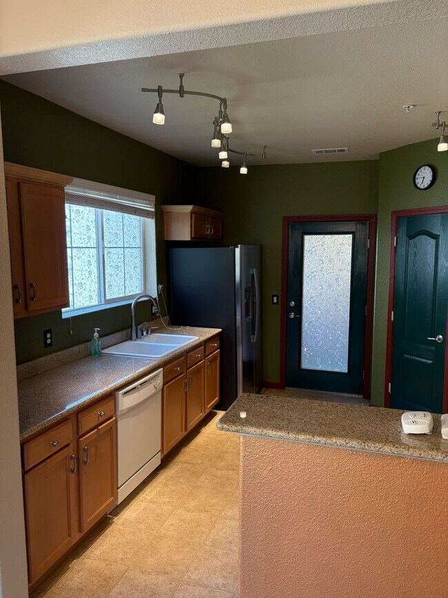 Foto del edificio - Modern Comfort in West Sacramento – 2 Bed,...