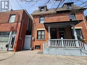 Building Photo - 454-454 Gerrard St E