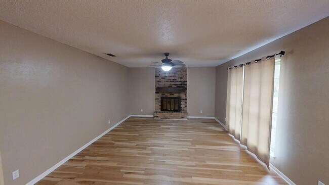 Foto del edificio - 414 W Voelter Ave