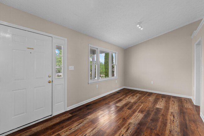 Foto del edificio - 307 Foxglove Ln