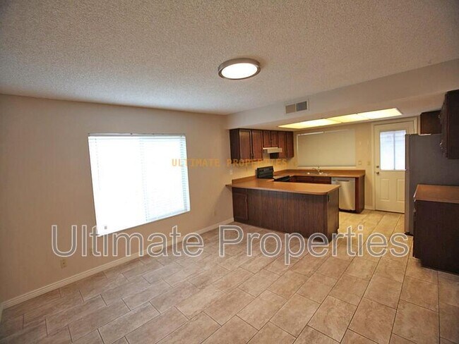 Foto del edificio - 5331 W Poinsettia Dr