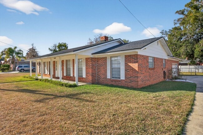 Building Photo - Home For Rent In Orange Park