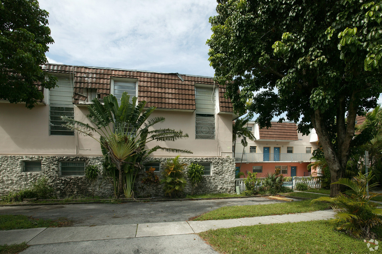 Primary Photo - Chalet Apartments