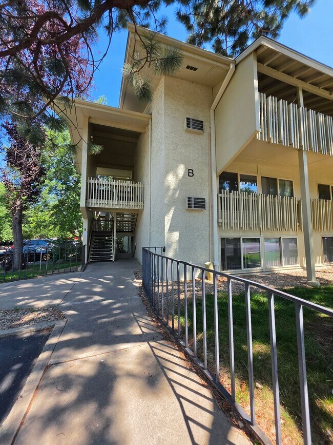 Building Photo - 2707 Valmont Rd
