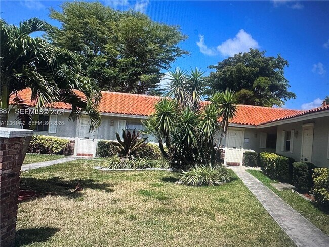 Foto del edificio - 9010 NW 38th Dr