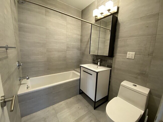 Foto del edificio - "Charming 3-Bedroom Brooklyn Retreat with ...