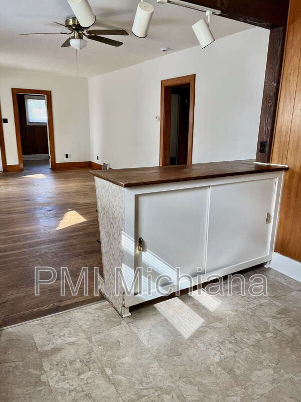 Foto del edificio - 126 Monmoor Ave