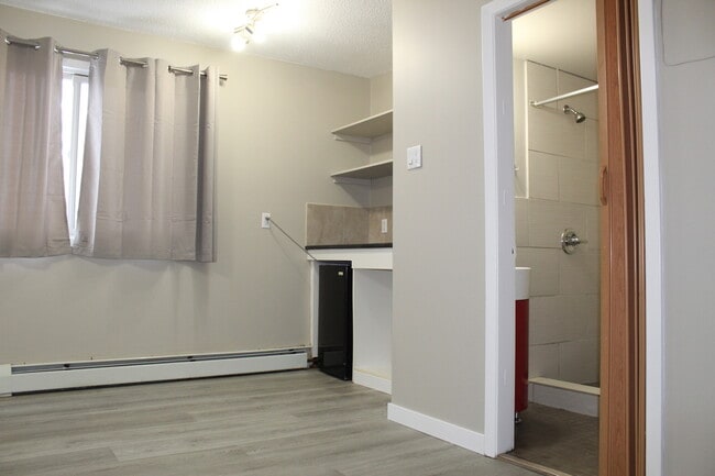Building Photo - Hartford Apartments