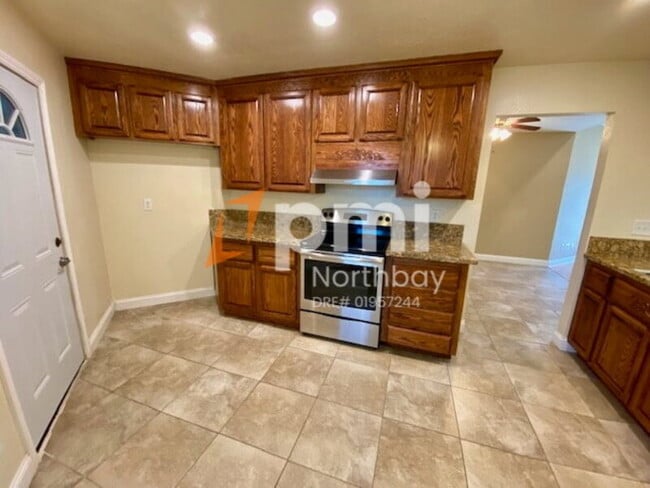 Building Photo - 609 Placer Ln
