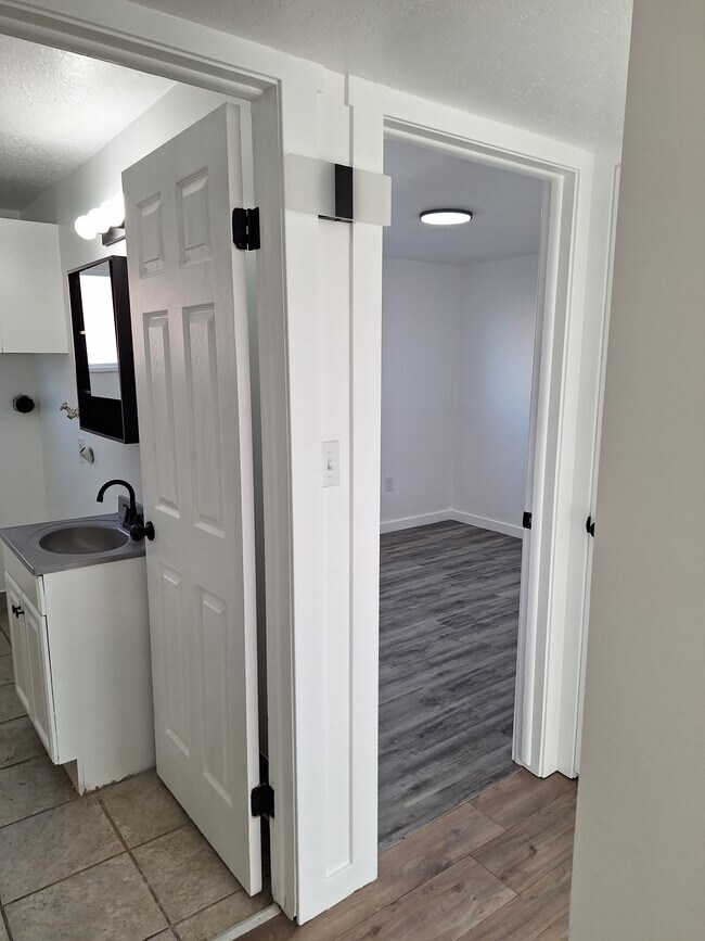 Foto del edificio - Roy 4-plex 2002