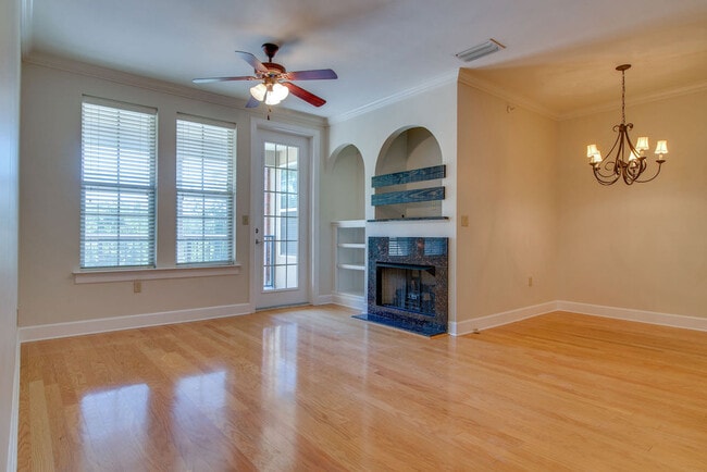 Building Photo - 309 Seven Springs Way